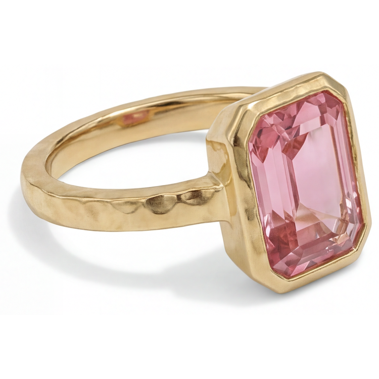 Bague Solitaire Lunette Saphir Padparadscha Naturel Taille Émeraude Couleur Pêche 3 Carats en Or Jaune 14 Carats