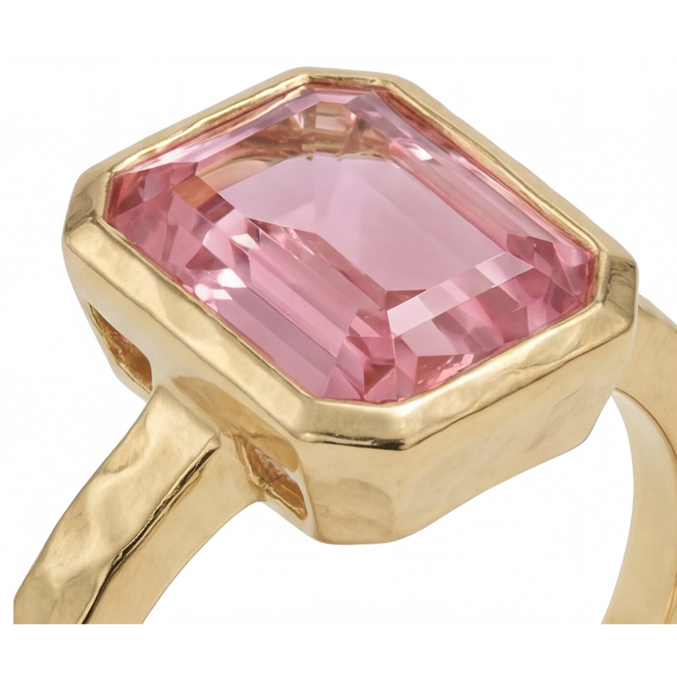 Bague Solitaire Lunette Saphir Padparadscha Naturel Taille Émeraude Couleur Pêche 3 Carats en Or Jaune 14 Carats