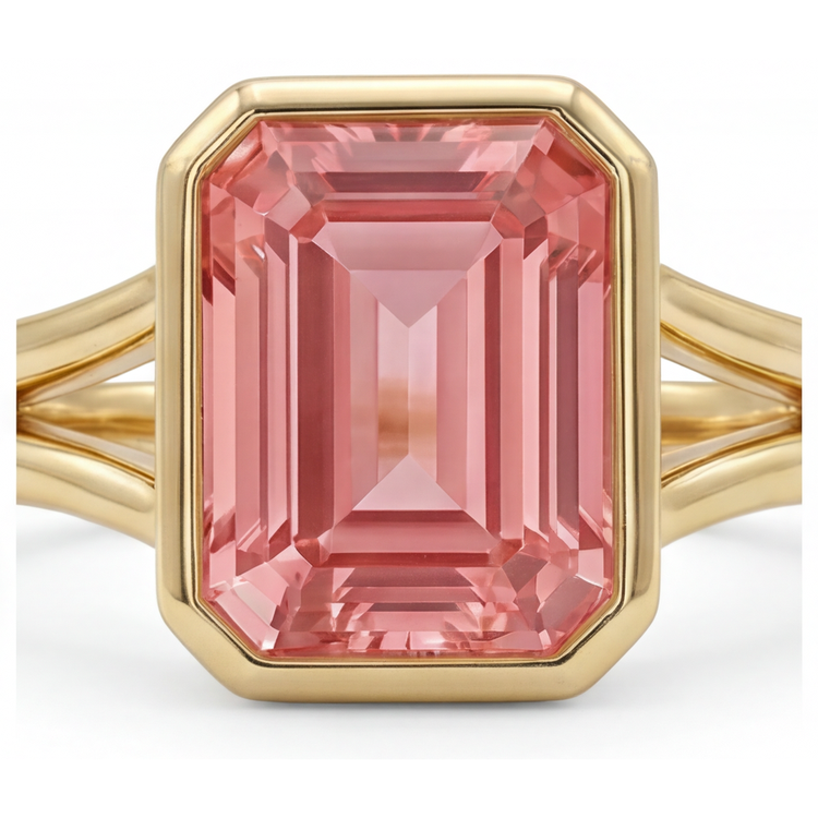 Bague en Or Jaune 14K, Saphir Padparadscha Pêche Naturel 3 Carats Taille Émeraude, Lunette et Anneau Fendu
