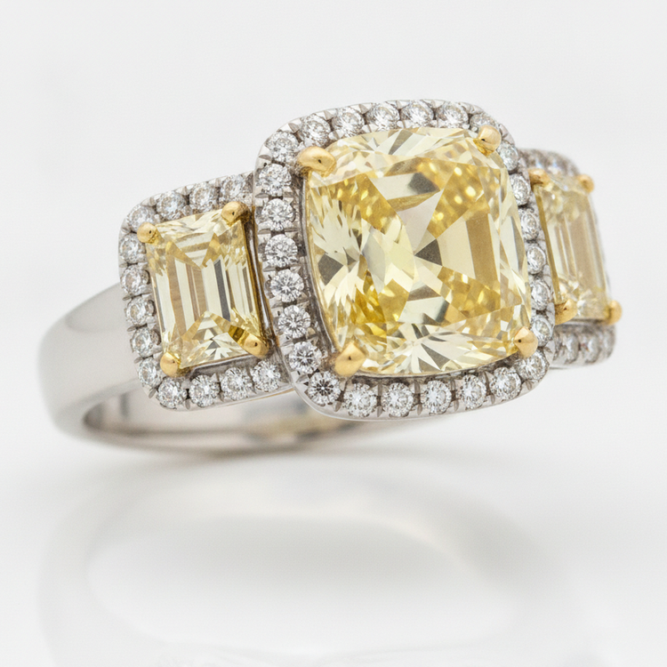 Bague de Fiançailles Trois Pierres en Platine, Pierre Précieuse Jaune Véritable 2,07 Carats Taille Coussin, Diamant Fantaisie Trapèze et Halo