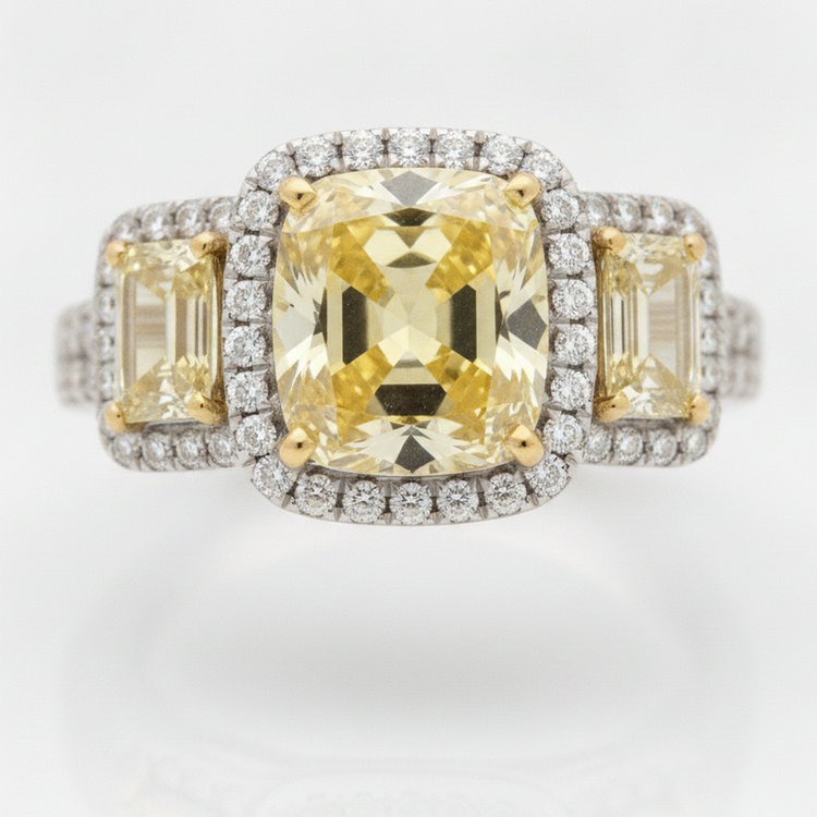 Bague de Fiançailles Trois Pierres en Platine, Pierre Précieuse Jaune Véritable Coussin 2,07 Carats, Diamants Fantaisie Trapèze et Halo