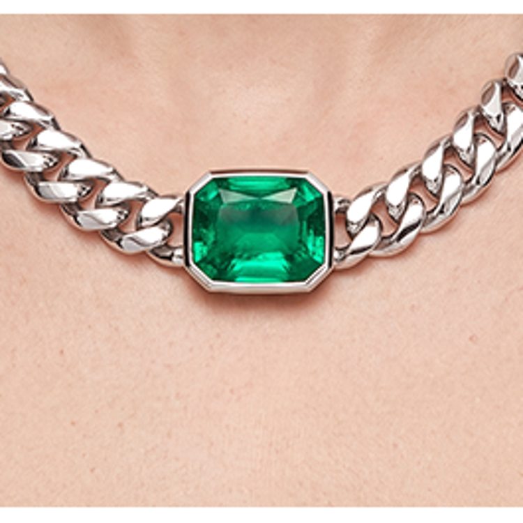 Collier maille cubaine Miami avec pendentif coulissant en émeraude en or 30 carats