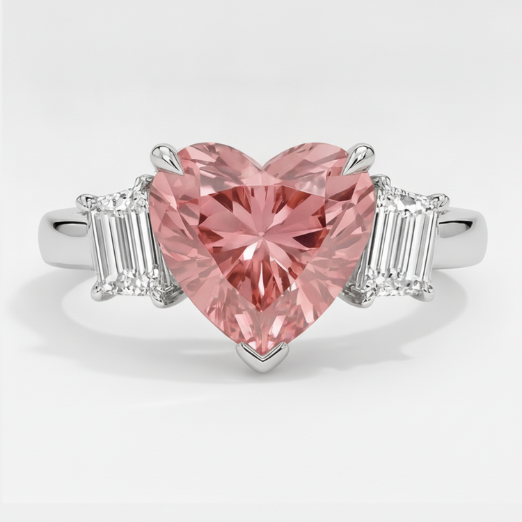 Bague trilogie en platine, saphir padparadscha naturel taille cœur de 3,6 carats et baguettes blanches