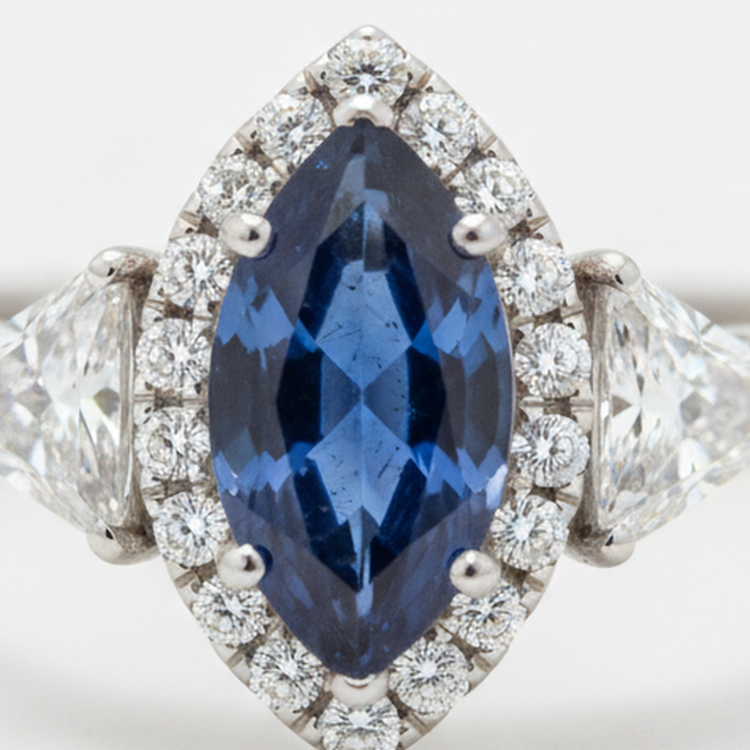 Bague de Fiançailles Trois Pierres en Platine avec Véritable Saphir Bleu Taille Marquise 3 Carats et Halo