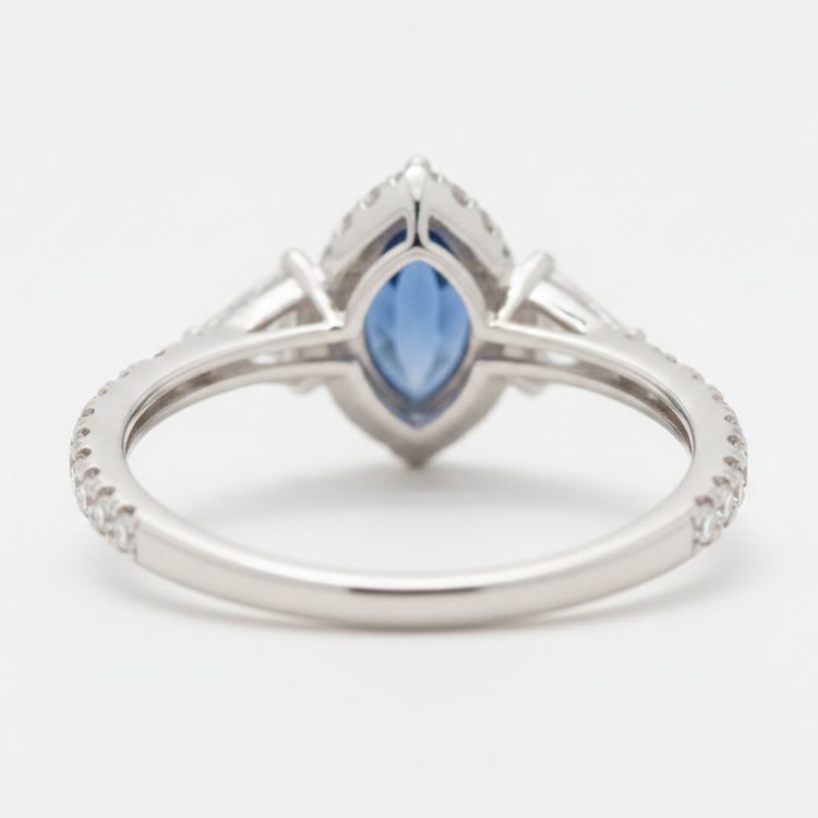 Bague de Fiançailles Trois Pierres en Platine, Saphir Bleu Véritable Marquise 3 Carats et Halo