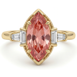 Bague de Fiançailles Saphir Pêche de laboratoire de 4.1 carats, monture cathédrale à trois pierres avec Saphir Padparadscha marquise et Diamant baguette blanc, en Or Jaune 14 carats