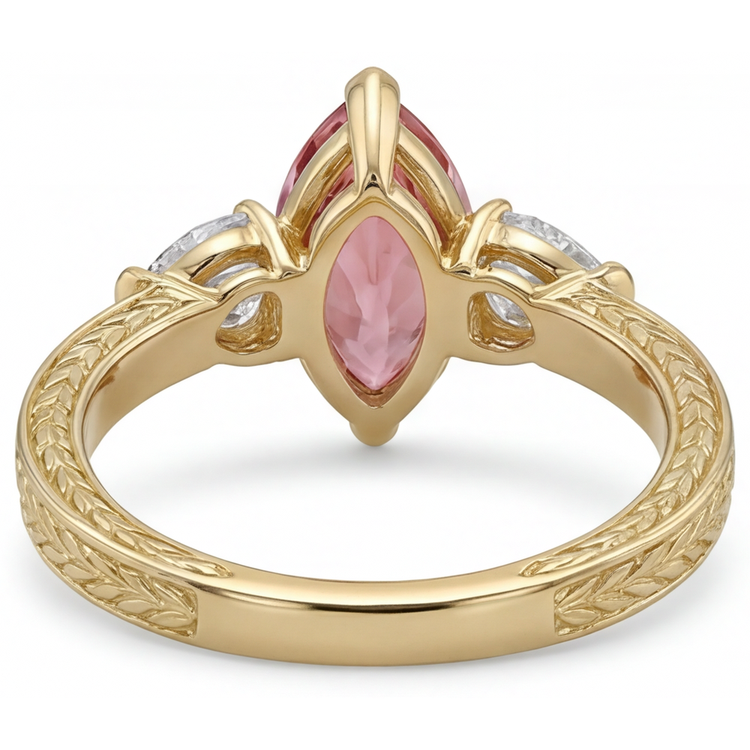 Bague trois pierres Or Jaune 14 Carats Saphir Padparadscha de laboratoire couleur pêche taille Marquise 4.1 Carats