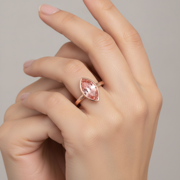Bague Saphir Padparadscha de laboratoire 3,5 Carats Marquise sertie lunette Solitaire Or Rose 14K
