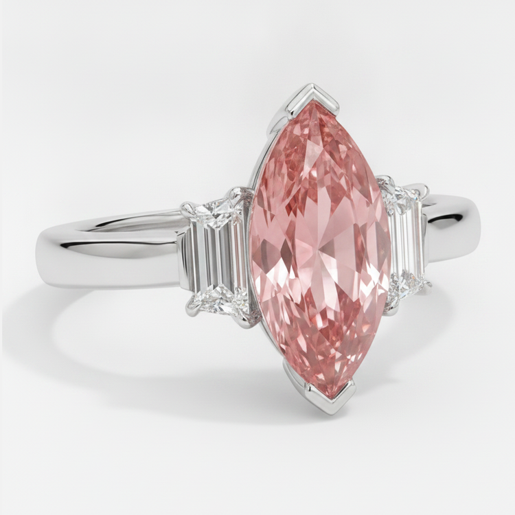Bague trois pierres en platine avec saphir Padparadscha pêche véritable taille marquise de 3,1 carats et baguettes blanches