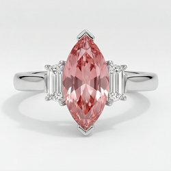 Bague trois pierres en platine avec saphir Padparadscha pêche véritable taille marquise de 3,1 carats et baguettes blanches