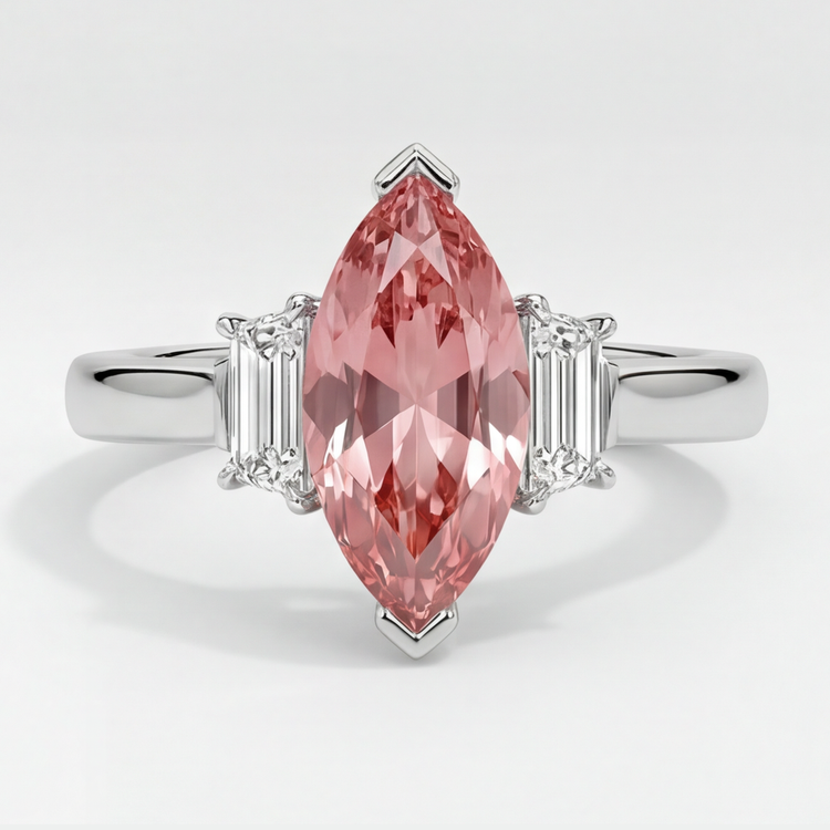 Bague trois pierres en platine avec saphir Padparadscha pêche véritable taille marquise de 3,1 carats et baguettes blanches