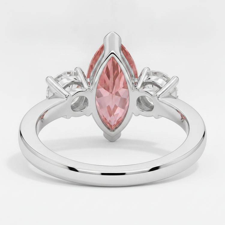 Bague trois pierres en platine avec saphir Padparadscha véritable taille marquise de 3,1 carats