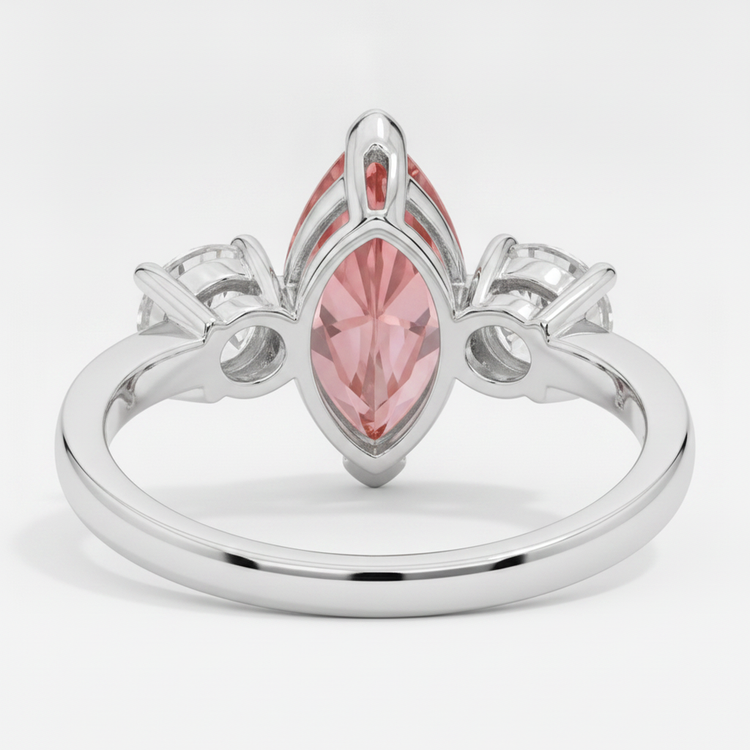 Bague trois pierres en platine avec saphir Padparadscha véritable taille marquise de 3,1 carats