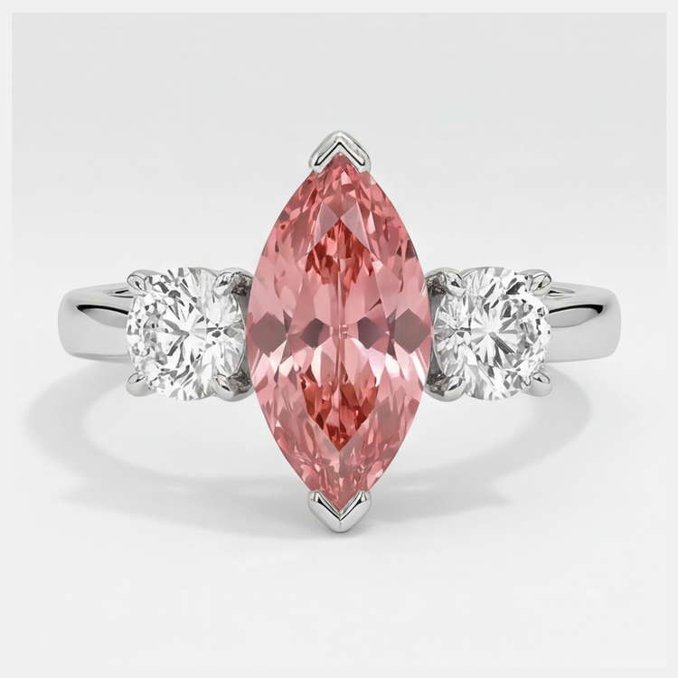 Bague trois pierres en platine avec saphir Padparadscha véritable taille marquise de 3,1 carats
