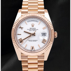 Montre Rolex Day-Date 228235 40 mm en Or Rose Cadran Blanc Chiffres Romains