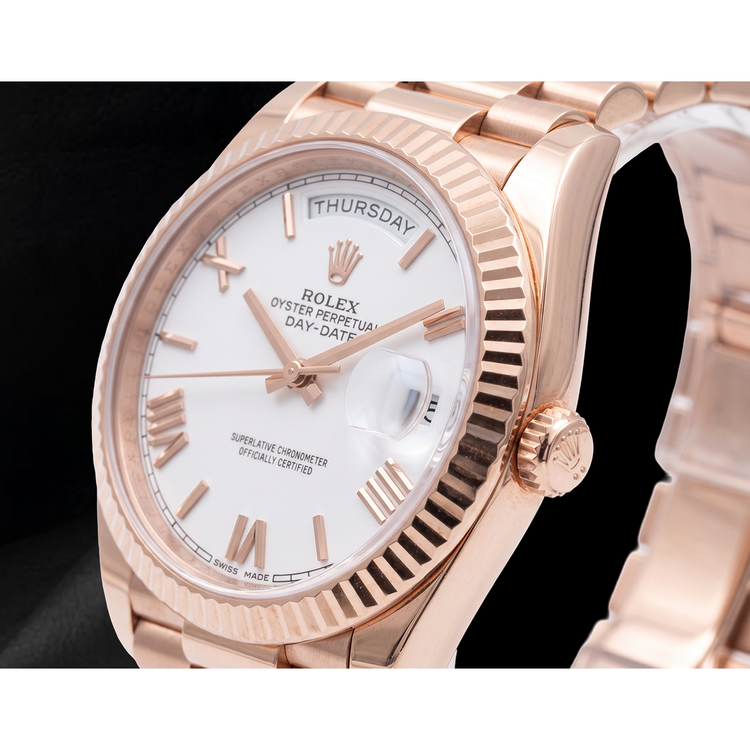 Montre Rolex Day-Date 228235 40 mm en Or Rose Cadran Blanc Chiffres Romains