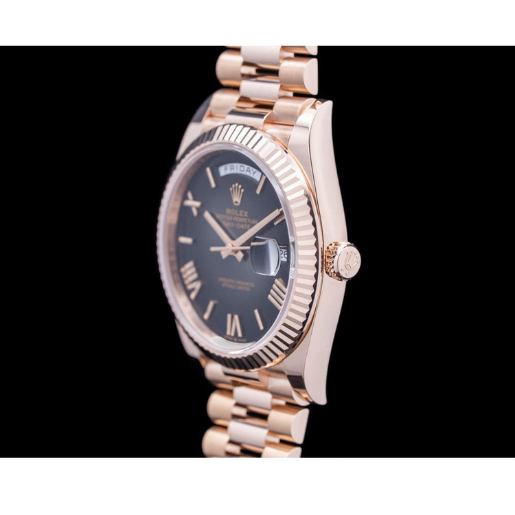 Montre Rolex Day-Date 228235 40 mm en Or Rose Cadran Noir à Chiffres Romains