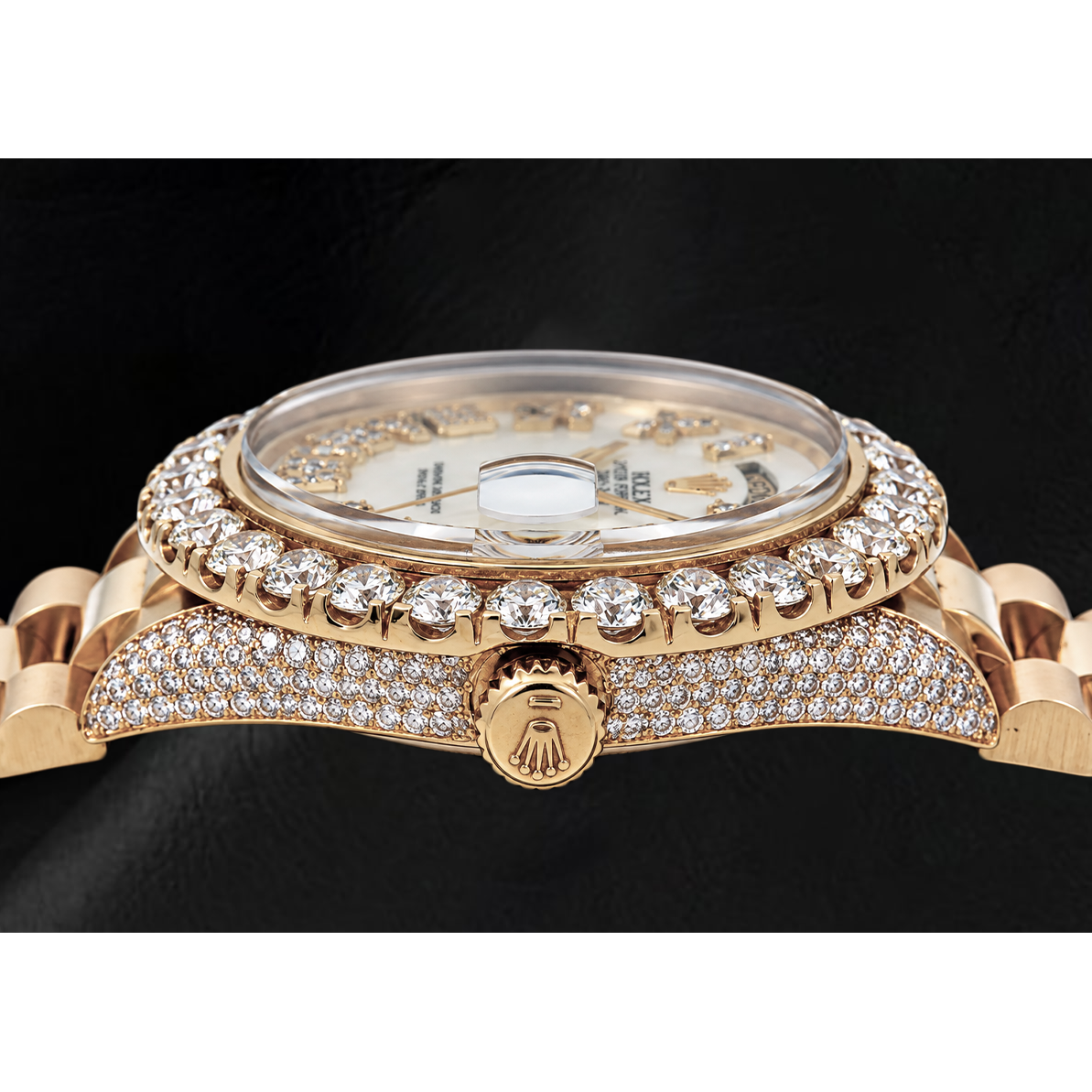 Montre Rolex Day-Date 36 mm 1803 en Or Jaune, Cadran Diamants en Nacre Blanche et Chiffres Romains