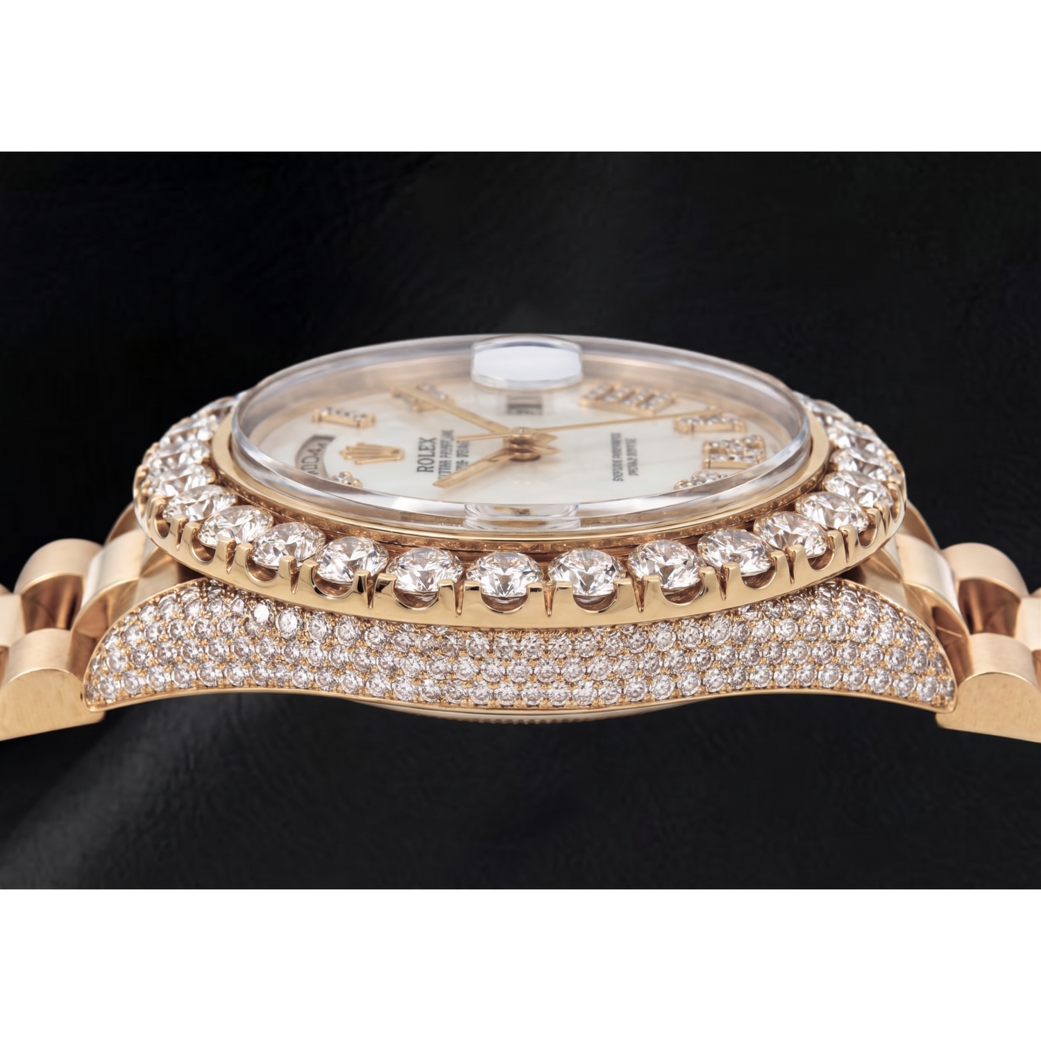 Montre Rolex Day-Date 36 mm 1803 en Or Jaune, Cadran Diamants en Nacre Blanche et Chiffres Romains