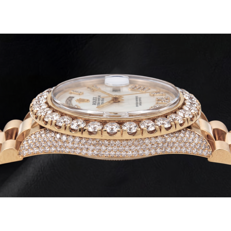 Montre Rolex Day-Date 36 mm 1803 en Or Jaune, Cadran Diamants en Nacre Blanche et Chiffres Romains
