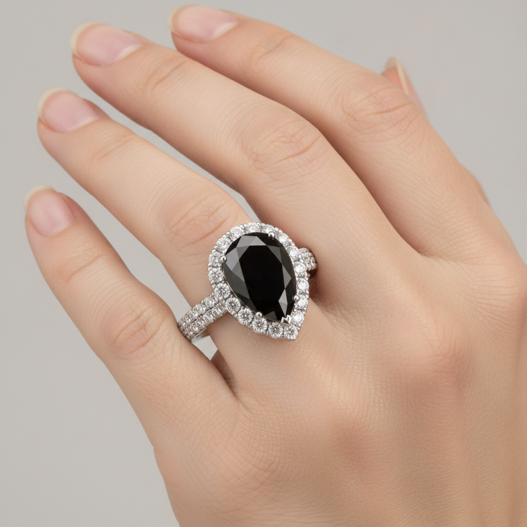 Bague Halo en diamant noir naturel taille poire 6 carats en Or Blanc 14 carats