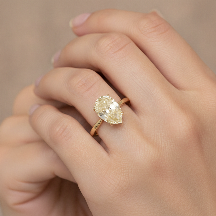 Bague de Fiançailles Solitaire Larimar et Diamant Poire Jaune Fantaisie Naturel 2 Carats en Or 18K