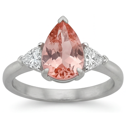 Bague de Fiançailles Trois Pierres en Or 14 Carats avec Saphir Padparadscha Véritable Poire 2,9 Carats et Trilliants Blancs