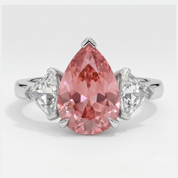 Bague trois pierres en platine avec saphir padparadscha véritable taille poire 3,6 carats et trilliants blancs