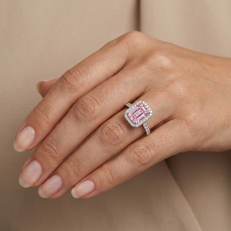 Bague en diamant rose taille émeraude 2,5 carats