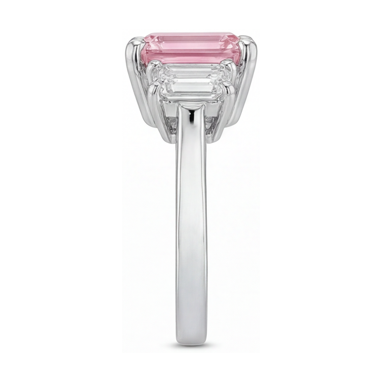 Bague en diamant rose taille émeraude 3,4 carats