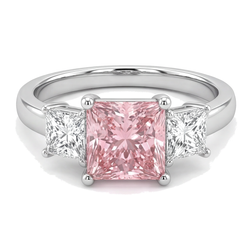 Bague trois pierres en diamant rose de laboratoire taille princesse 4,5 carats en Or Blanc 14 carats