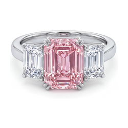 Bague en diamant rose taille émeraude de 4 carats