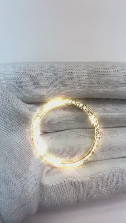 2,5 carats. Ensemble de canaux pour hommes Lunette en Réel diamant personnalisée pour s'adapter à la montre