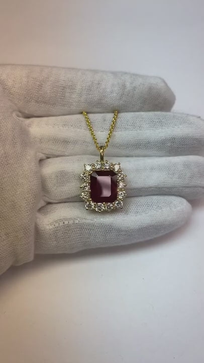 Pendentif femme rubis rouge et diamant taille émeraude en or blanc 9.75 ct.