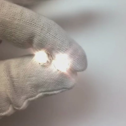 Conception de Boucles d'Oreilles à Un Diamant