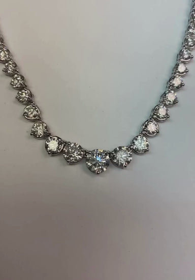 Collier élégant en diamants extraits de la terre ronde