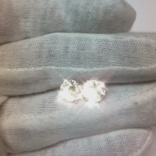 4.51 carats. Boucles d'Oreilles Rondes Diamant Tige Platine