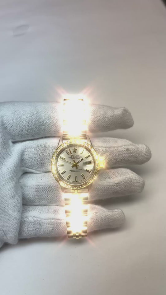 Montre Rolex Datejust avec lunette en diamant et bracelet jubilé bicolore