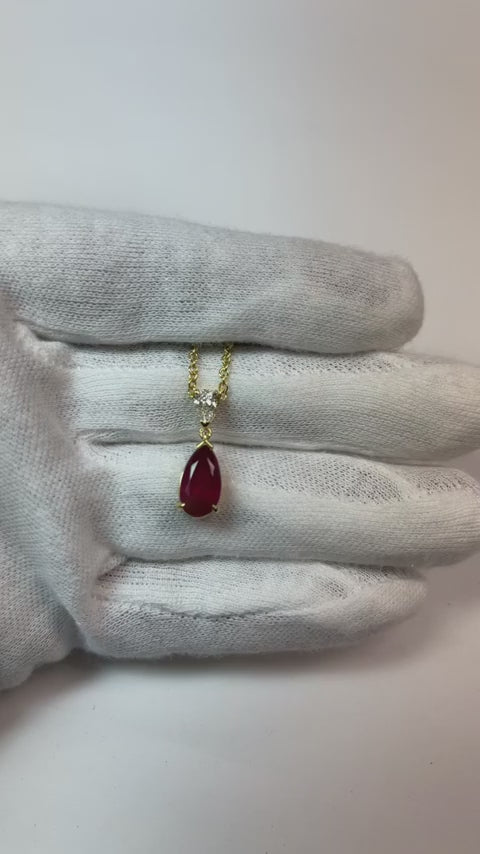 Collier pendentif diamant rubis rouge taille poire de 3.50 ct en or blanc