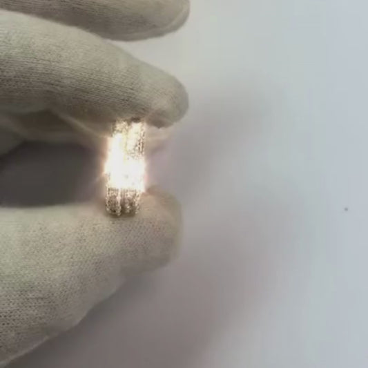 Boucles d'oreilles en or blanc 14K serties de diamants ronds de 3,60 carats