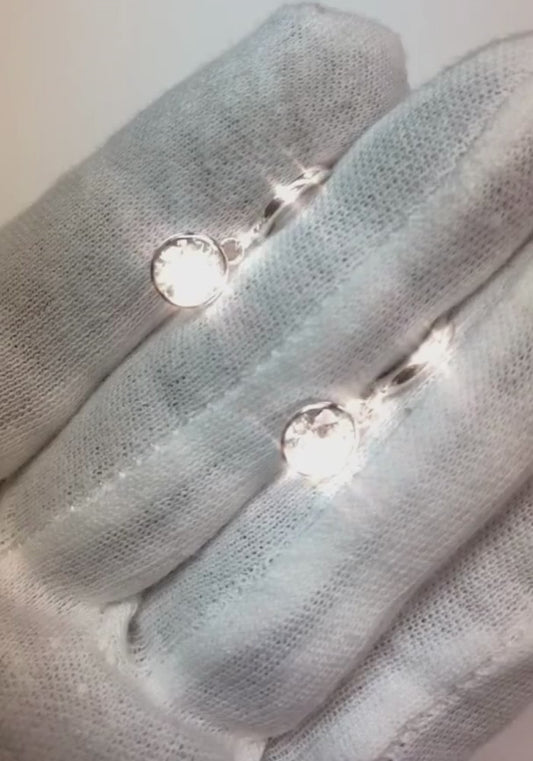 Boucles d'oreilles à lunette déroulante Paire de diamants ronds 0.50 carats en or blanc 14K