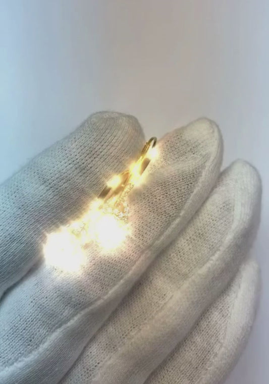3.51 carats. Boucle d'oreille en or blanc avec diamants taille radiant