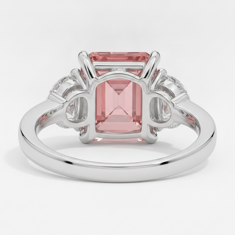 Bague Trilogie Saphir Padparadscha Naturel 3,6 Carats Taille Radiant et Diamants Blancs Demi-lune en Platine