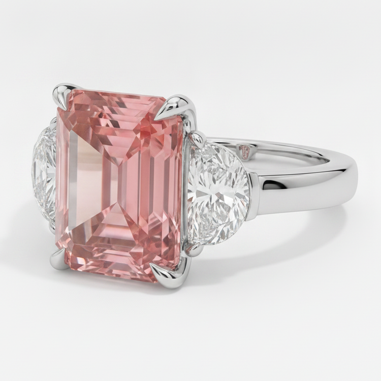 Bague Trilogie Saphir Padparadscha Naturel 3,6 Carats Taille Radiant et Diamants Blancs Demi-lune en Platine