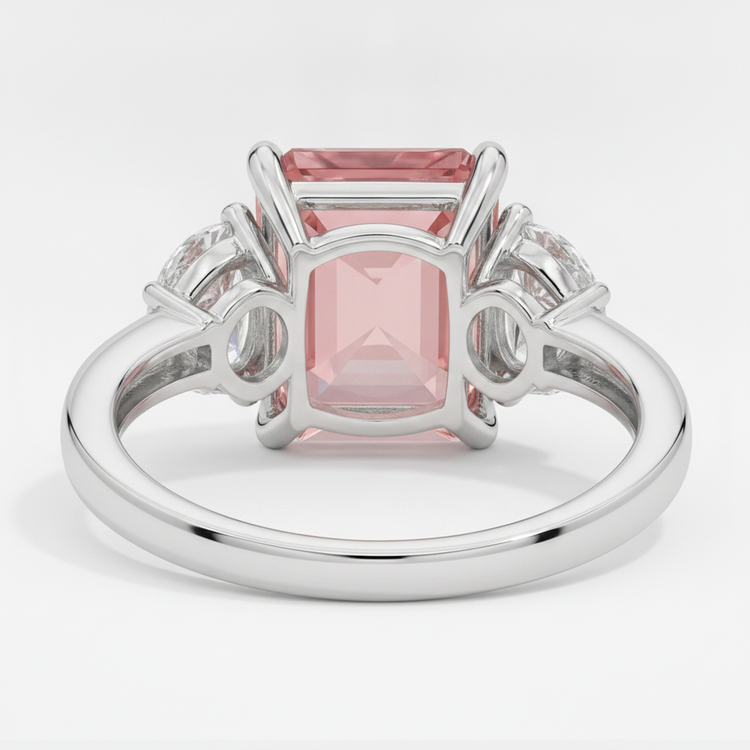 Bague Trilogie Saphir Padparadscha Naturel 3,6 Carats Taille Radiant et Diamants Blancs Demi-lune en Platine