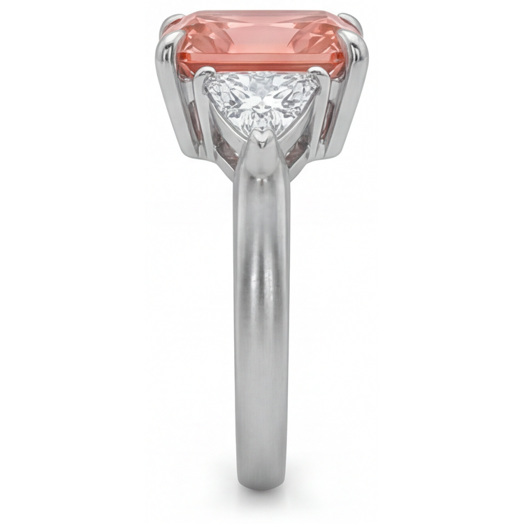 Bague trois pierres en or 14 carats avec saphir padparadscha véritable taille radiant de 2,9 carats et trilliants blancs