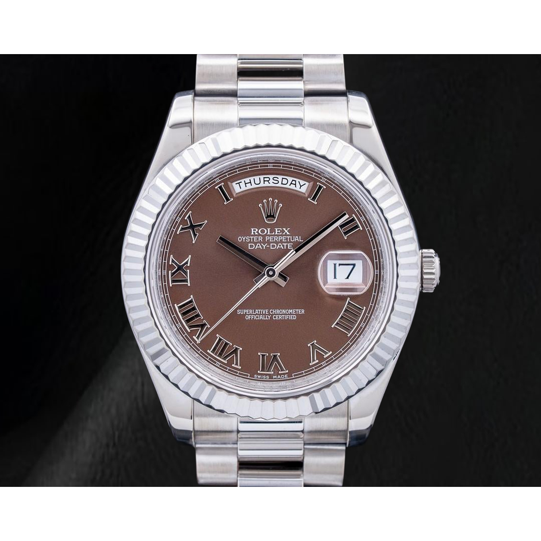 Rolex 41 mm Day-Date II 218239 Cadran Chocolat Chiffres Romains Bracelet President en Or Blanc 18 Carats