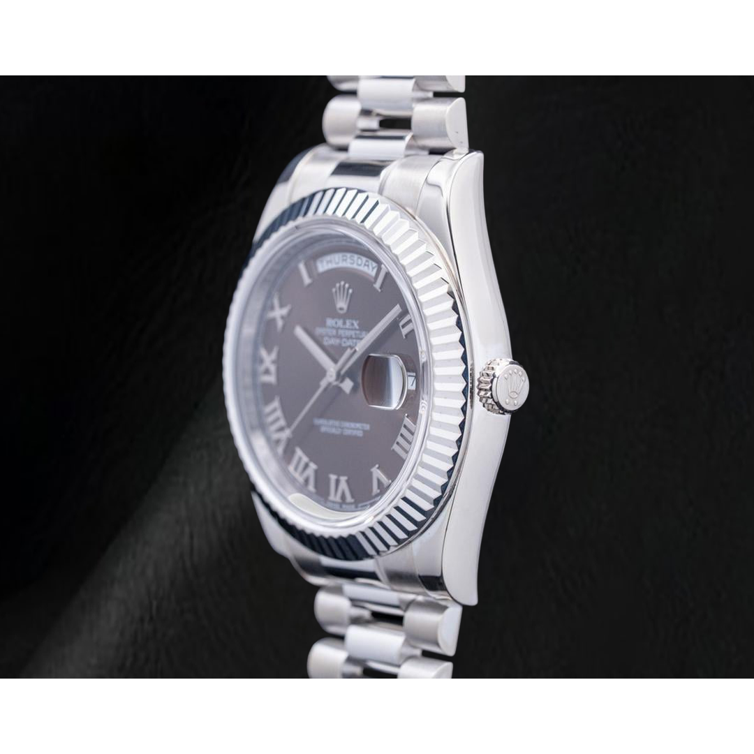 Rolex 41 mm Day-Date II 218239 Cadran Chocolat Chiffres Romains Bracelet President en Or Blanc 18 Carats