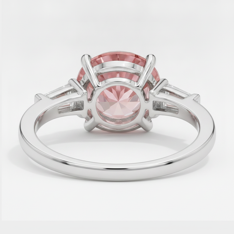 Bague trois pierres en platine avec saphir Padparadscha véritable rond de 3,1 carats et baguettes blanches