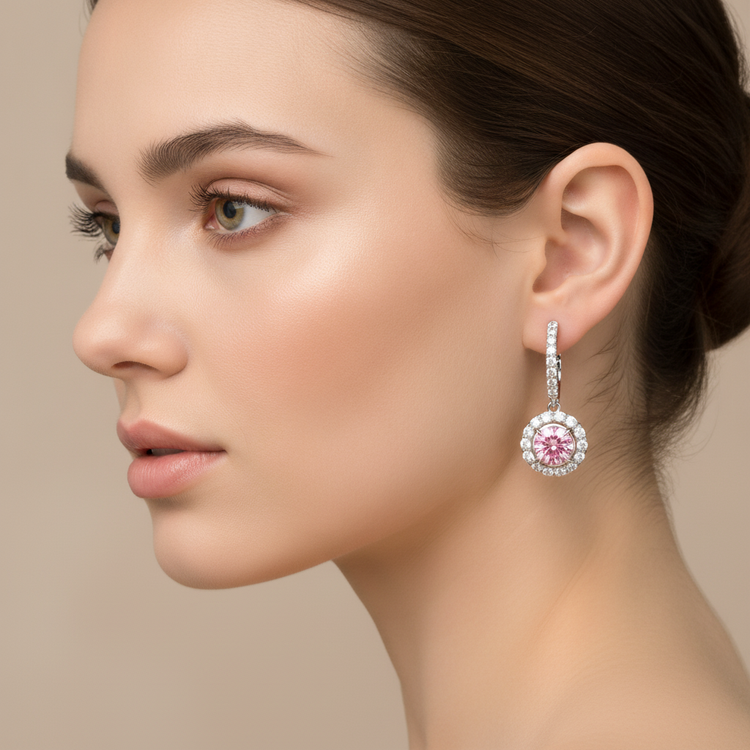 Boucles d'oreilles dormeuses diamant rose de laboratoire 1,5 carat Halo rond en Or Blanc 14K